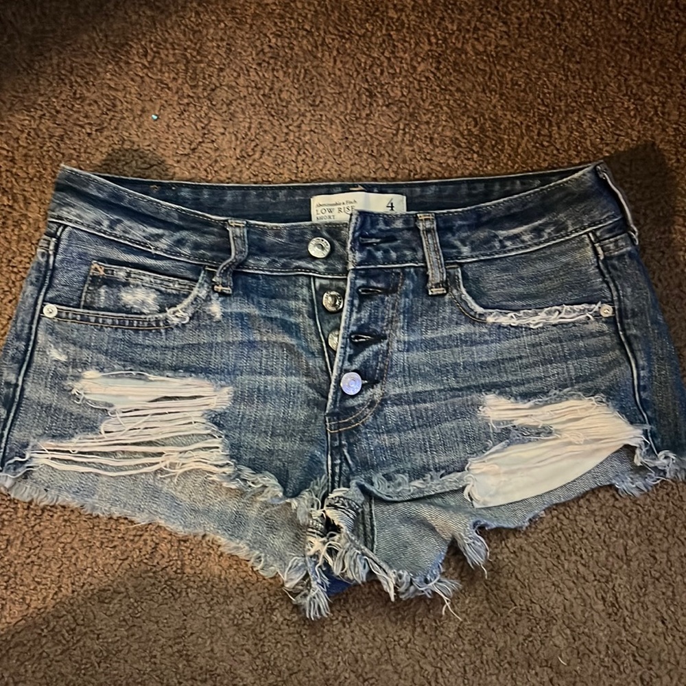 Low rise Abercrombie and fitch shorts size 4/27